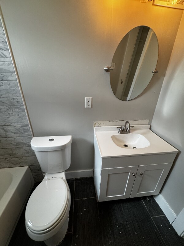 Building Photo - 53 N Oakley Ave