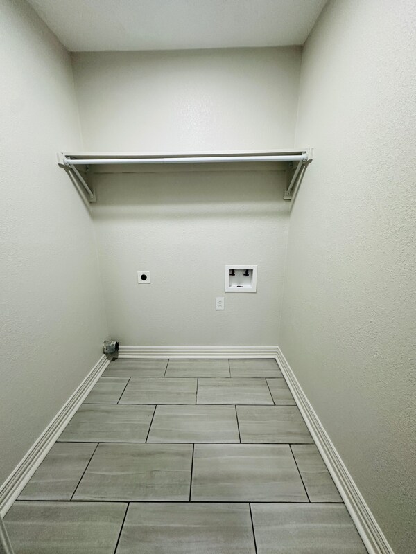 Building Photo - 1535 E Elmore Ave