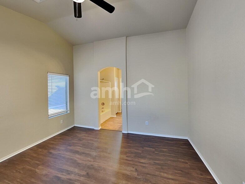 Building Photo - 15585 N Gil Balcome