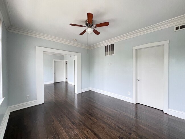 Building Photo - 8856 S Lowe Ave