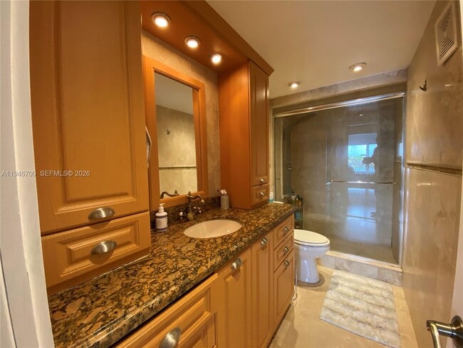 Building Photo - 9375 Fontainebleau Blvd