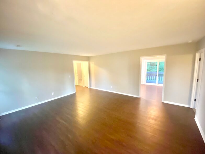 Main Area - 36 W Paris St