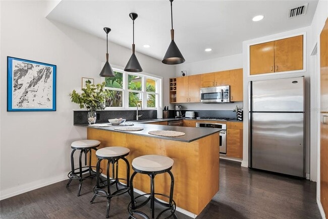 Building Photo - 106 Fareham Pl N