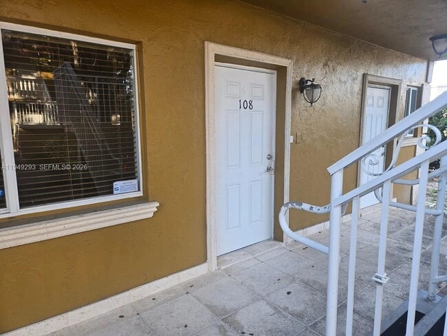 Building Photo - 2323 Van Buren St