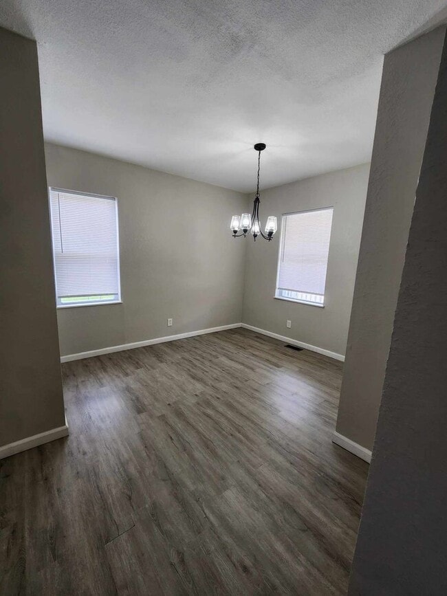 Building Photo - Charming Home in Cadillac Available May 2024