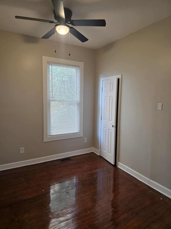 Building Photo - 7541 S Evans Ave