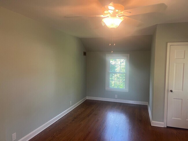 Building Photo - 645 Hi View Ct
