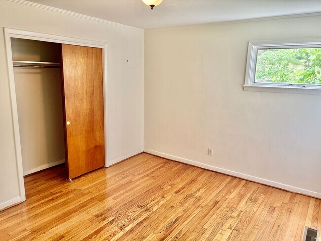 Building Photo - 2534 Avalon Cir
