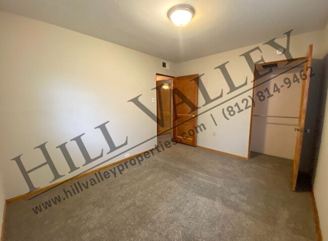 Building Photo - Two bedroom ranch - South