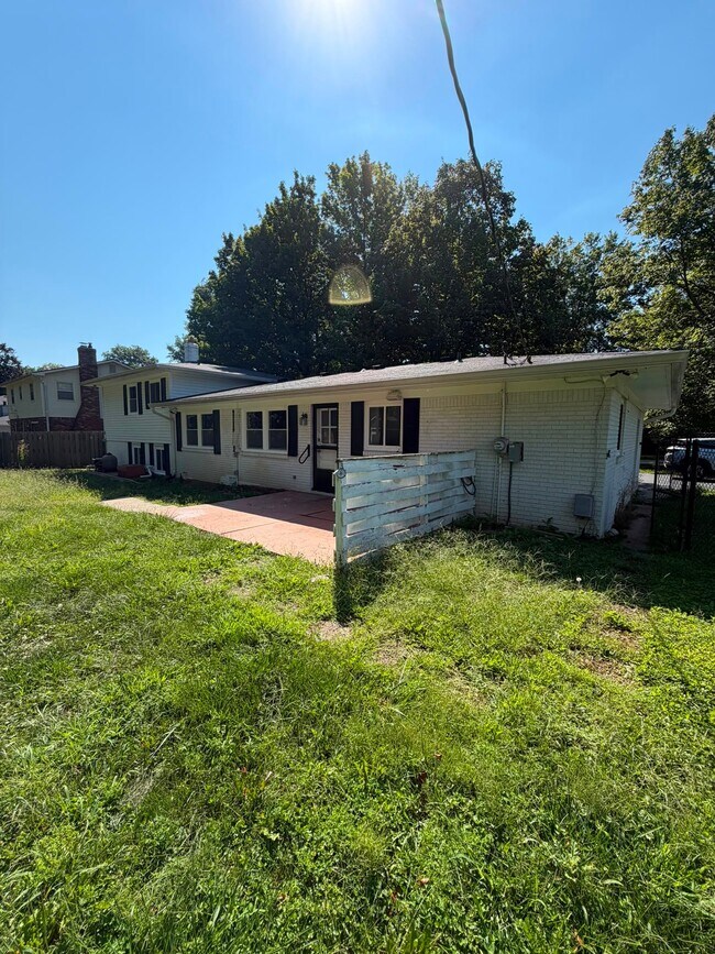 Building Photo - 2706 Lakewood Dr N