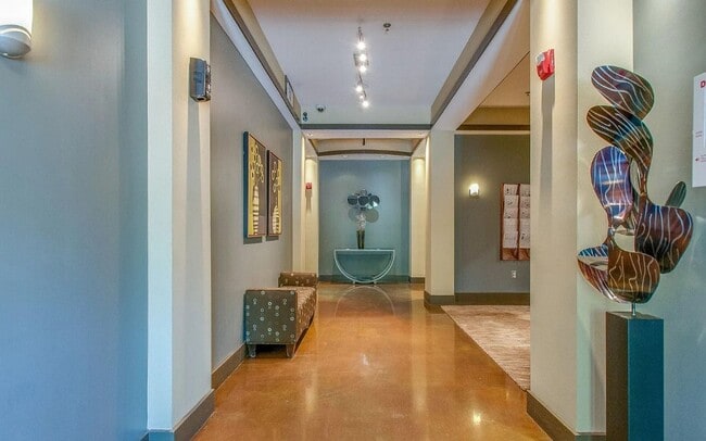 Building Photo - Stylish Condo in the Heart of Nashville – Walk to Vanderbilt!