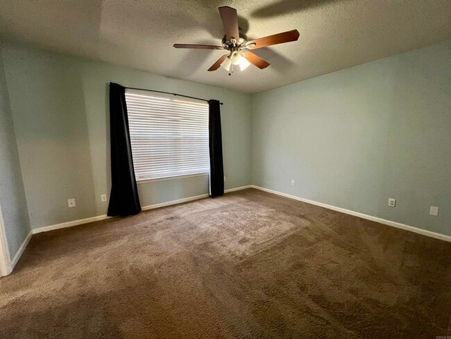 Building Photo - 16 Tacoma Dr