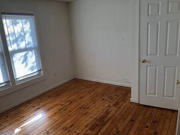 Building Photo - 607 Snow St