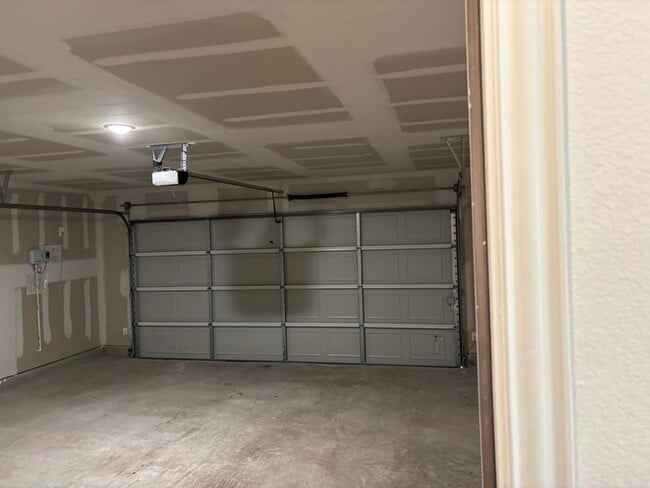 Building Photo - New Home for the New Year!