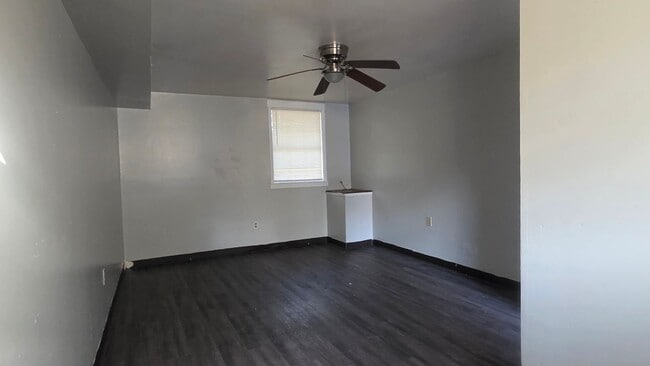 Building Photo - 4/1