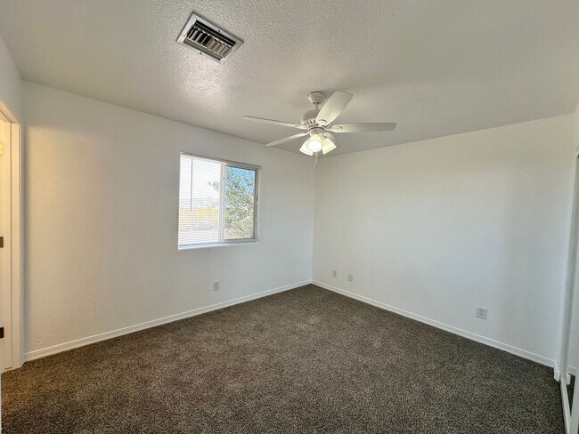 Building Photo - 6582 W Hershey Wy