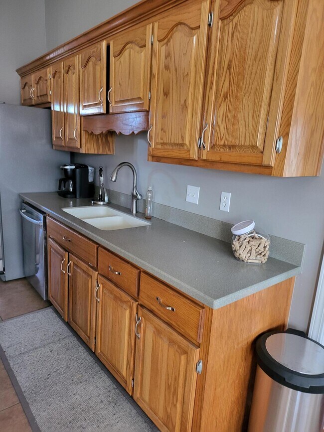 Building Photo - 9331 Vandivere Dr