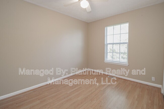 Building Photo - 667 Artic Ave