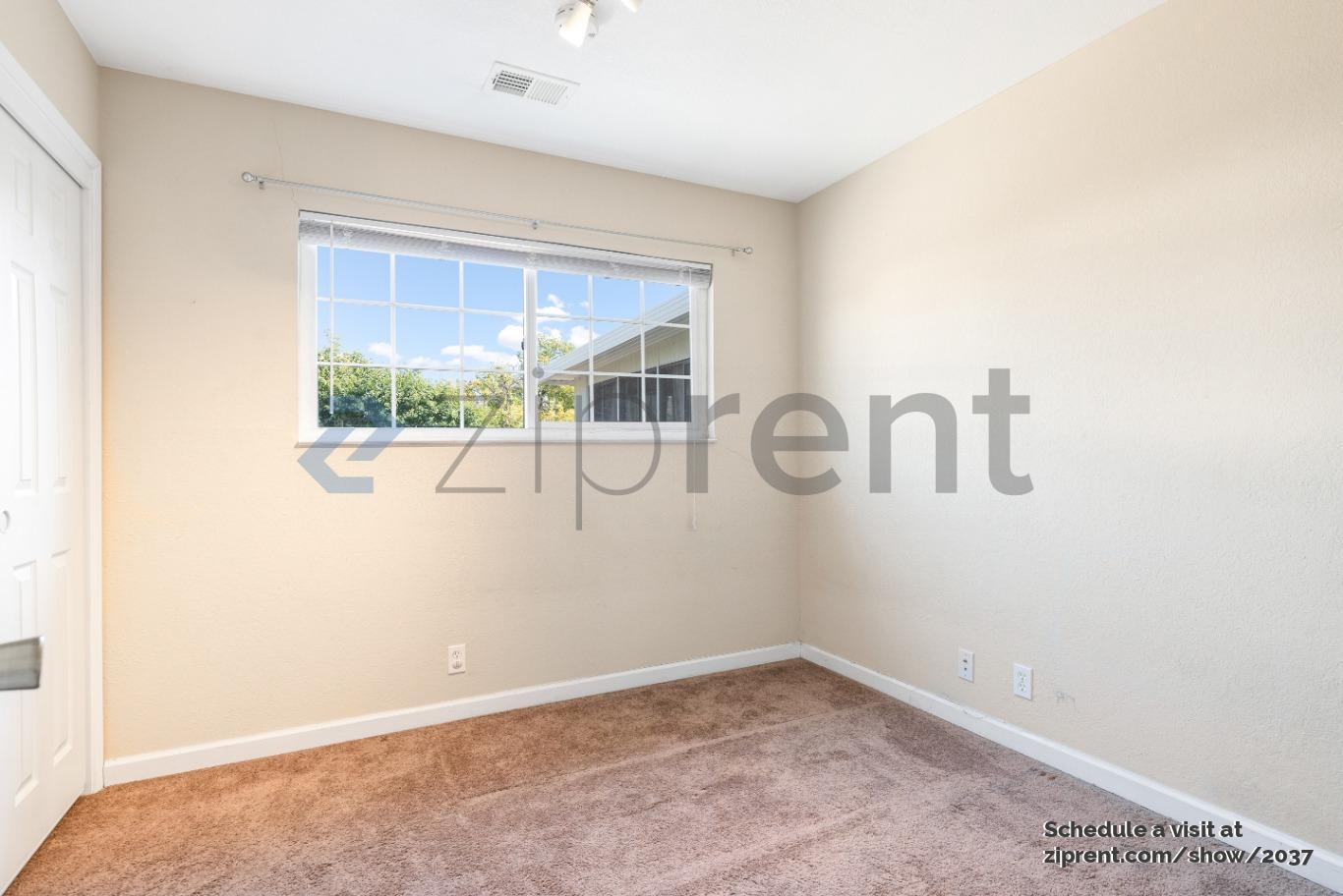 Building Photo - Unit