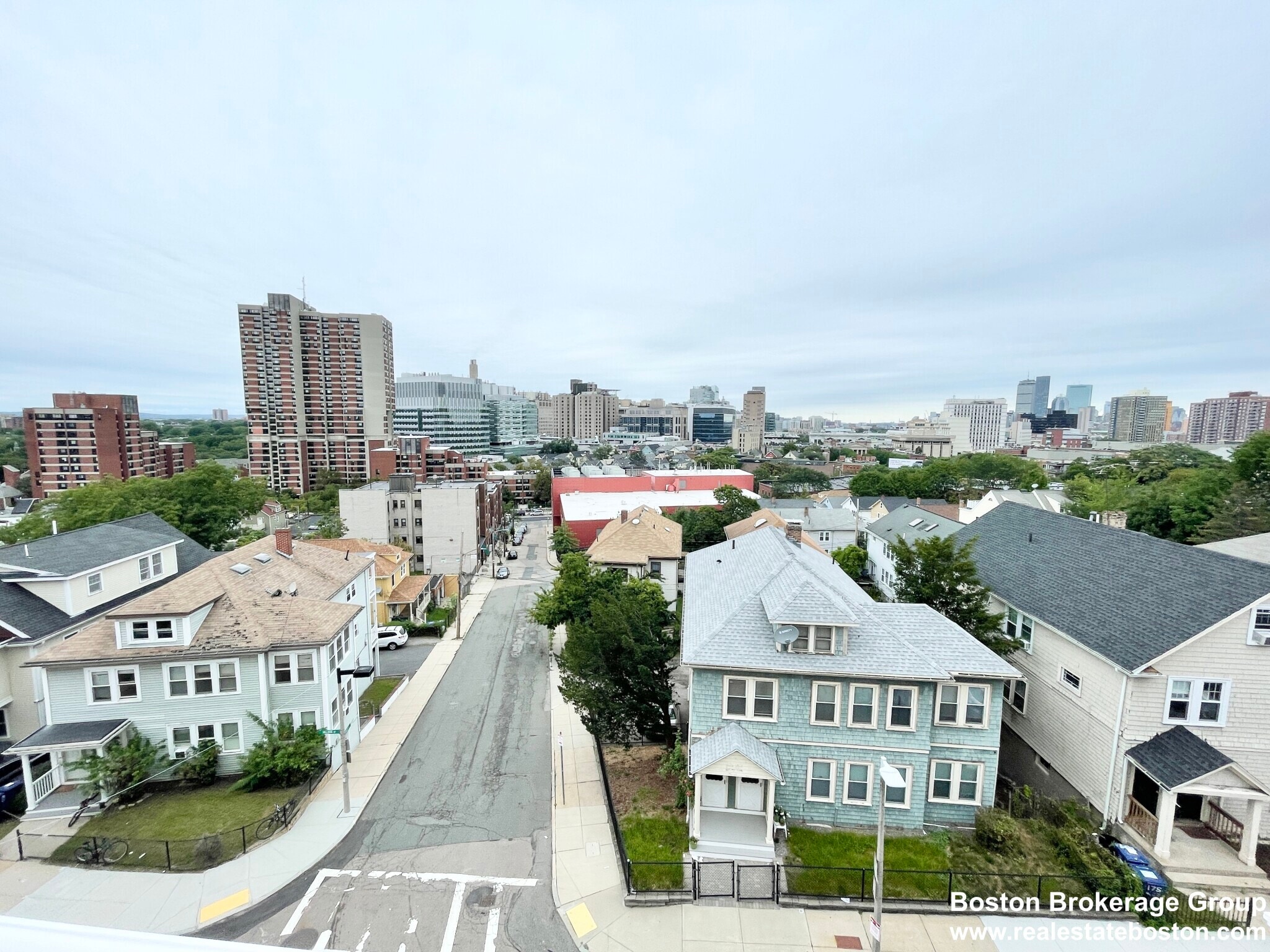Building Photo - 178 Hillside St