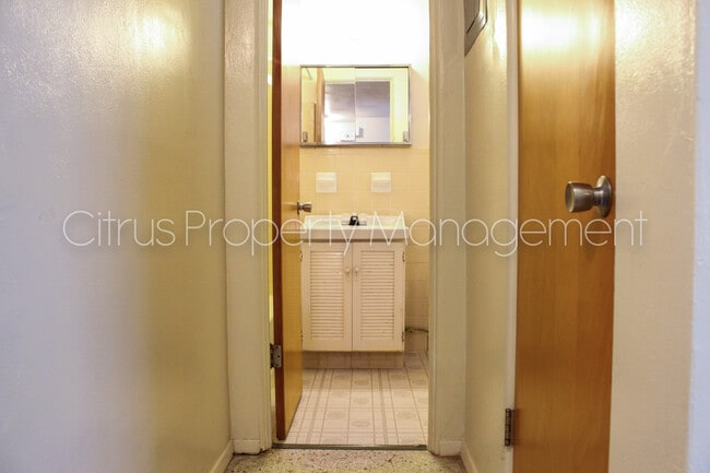 Building Photo - Two Bedroom Duplex