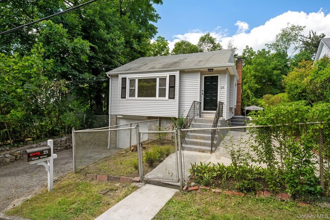 Building Photo - 25 Maple Ave