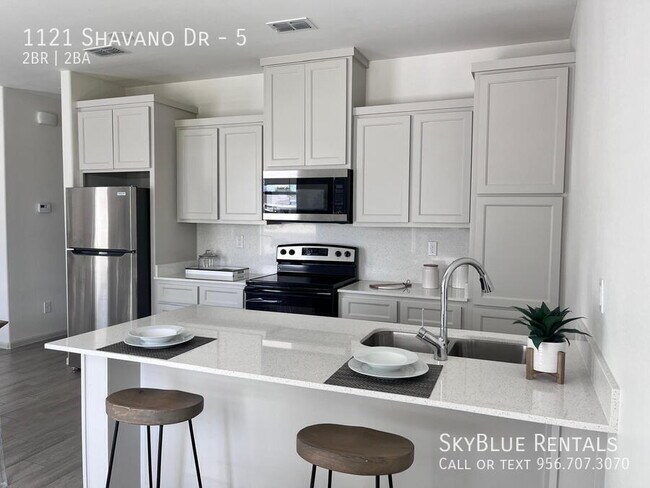 Building Photo - 1121 Shavano Dr