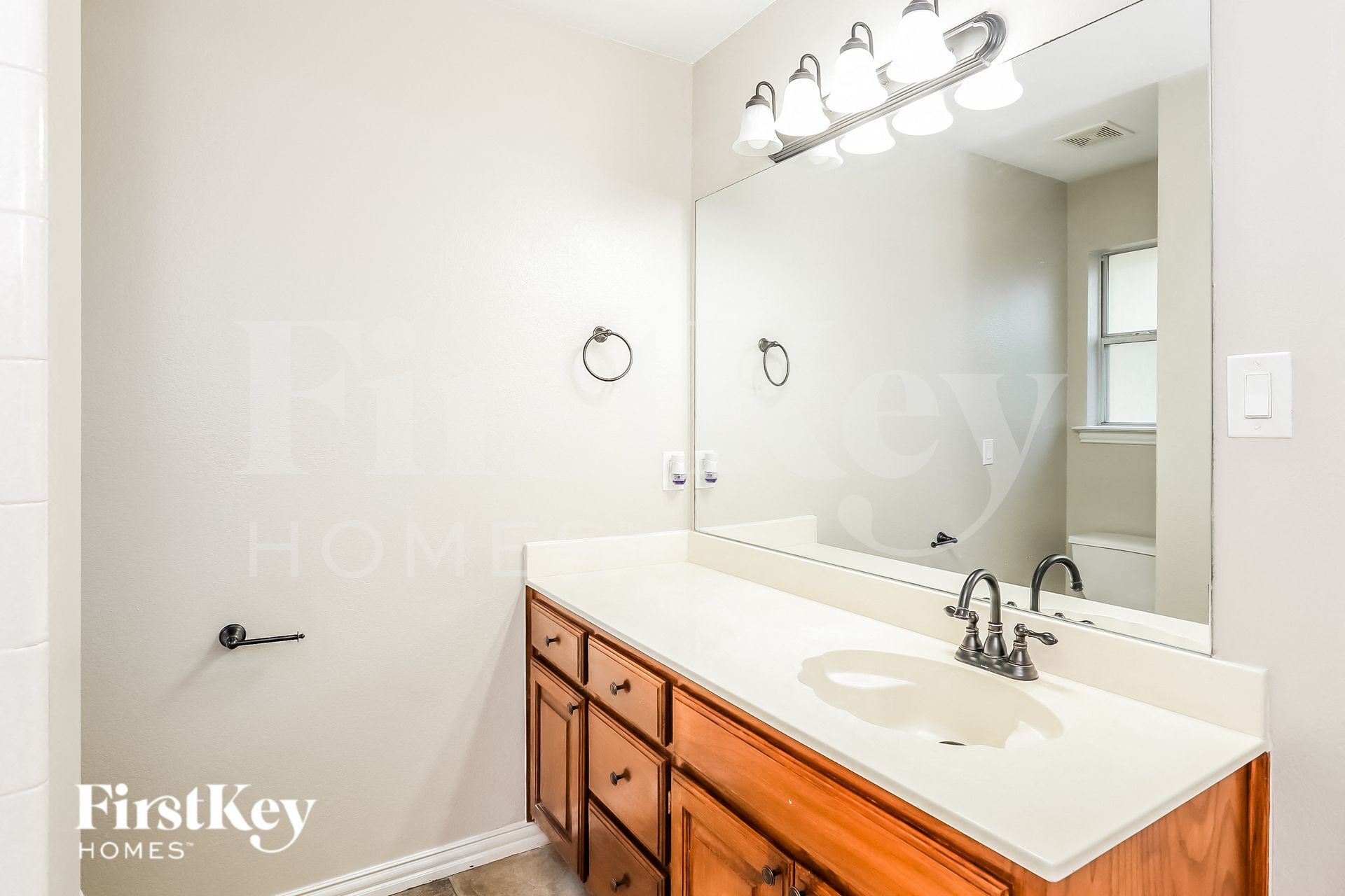 Building Photo - 2513 Elliott Ave