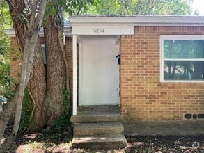 Building Photo - 904 Denton St