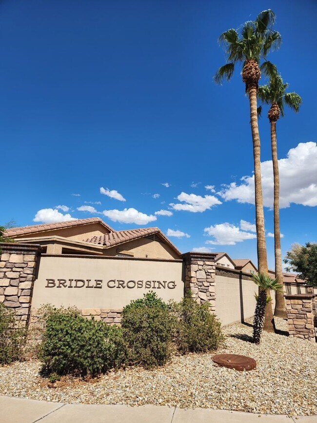 Building Photo - 4 Bedroom Home in Trailside Point/Bridle C...