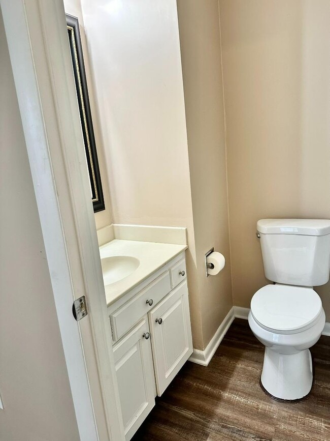 Building Photo - 305 N 40th Ave