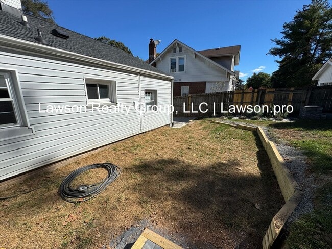 Building Photo - Updated, Cozy Two Bedroom Home in Wasena!