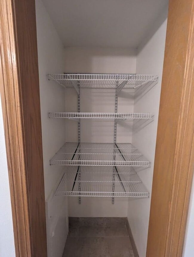 Building Photo - Great Location! 2-bed 1-bath Apartment