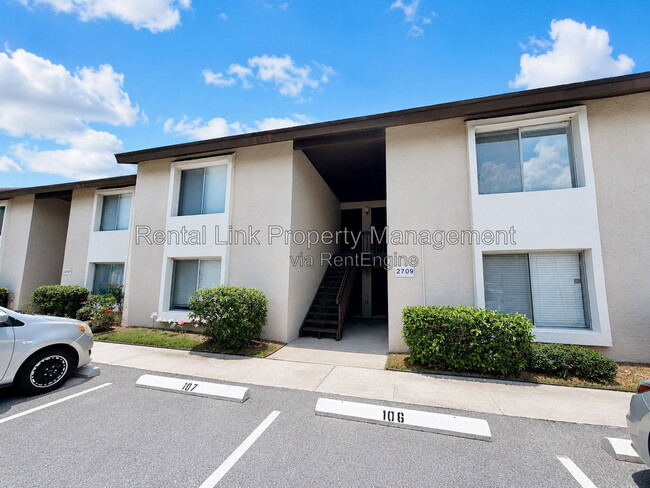 Building Photo - 2709 Hidden Lake Blvd