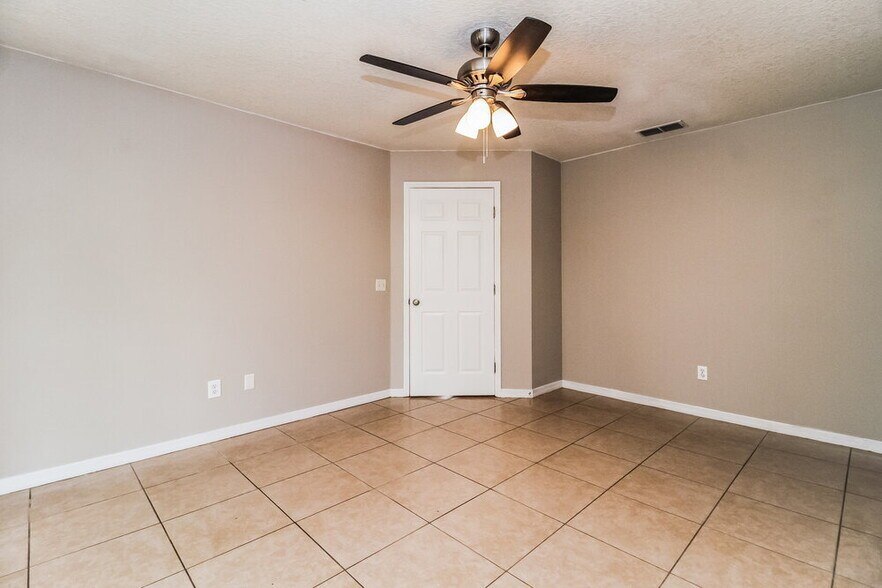Building Photo - 301 Morningview Dr