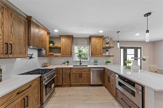 Building Photo - 1503 E Lakeview Dr