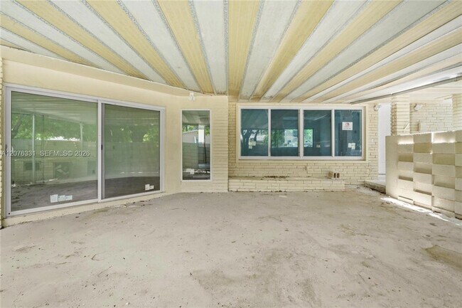 Building Photo - 1701 NW 19th Ave