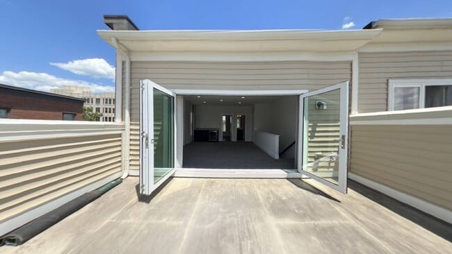 Building Photo - 1424 Piccard Dr