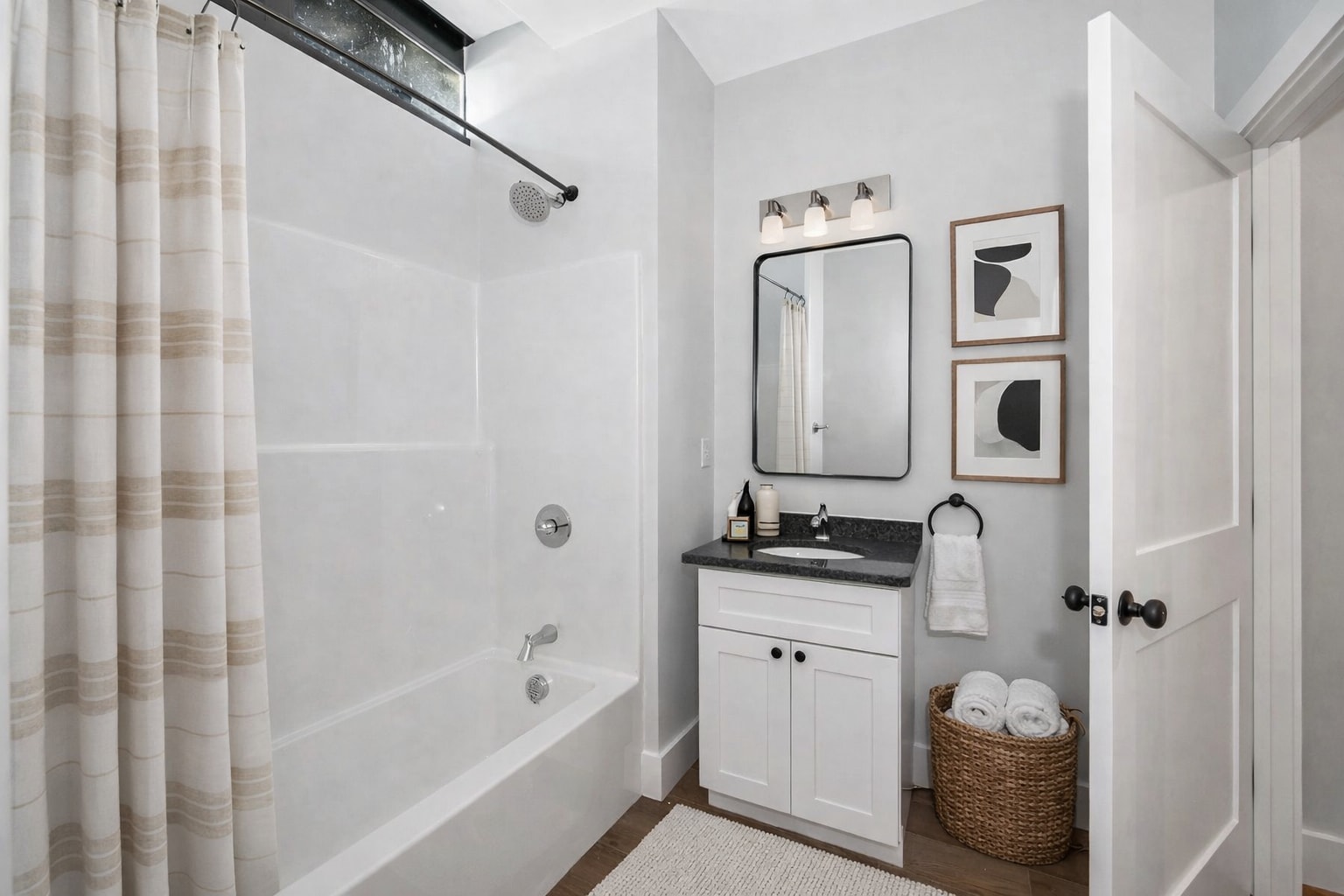 full bathroom - 241 W 6th St