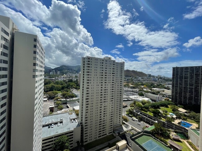 Building Photo - 60 N Beretania St