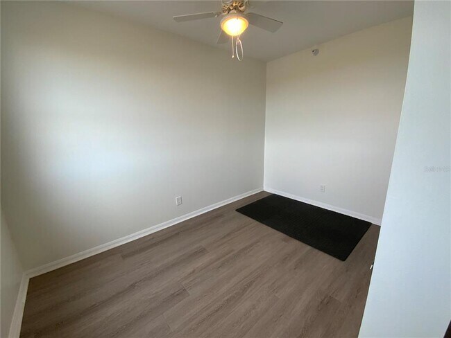 Building Photo - 6315 Shoreline Dr