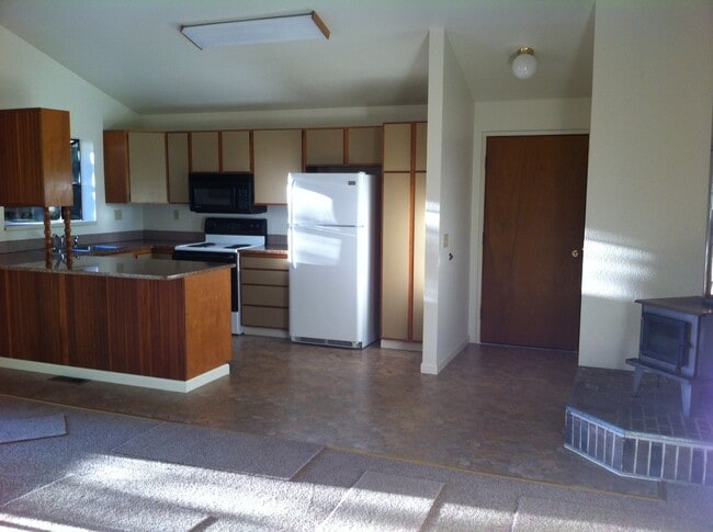 Building Photo - 3 Bedroom Home In East Bremerton