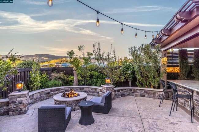 Building Photo - 2004 Drysdale St