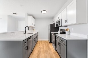 Building Photo - Sofi at Cedar Mill