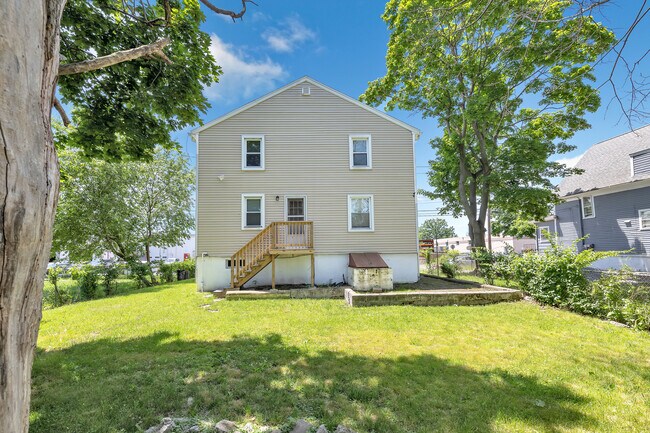 Building Photo - 150 Masarik Ave