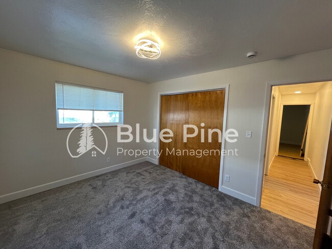 Building Photo - 315 Evans Ave