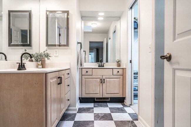 Building Photo - 11 Greenville Ln