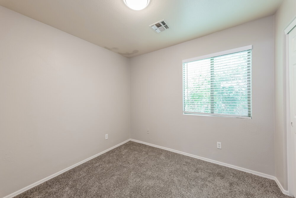 Building Photo - 12738 W Redfield Rd