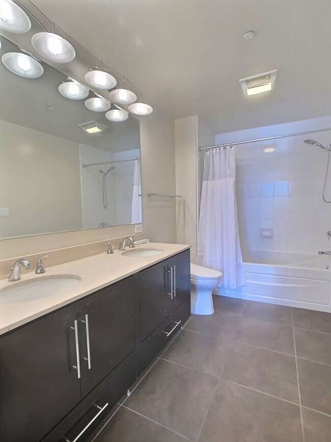 Building Photo - Beautiful 1 Bedroom/1 Bathroom Condo at The 88