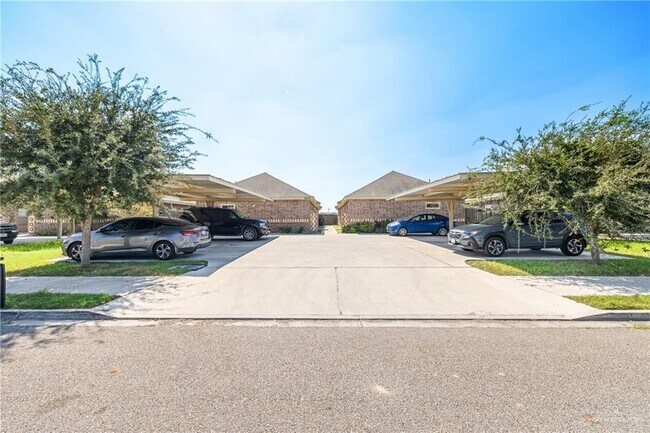 Building Photo - 18 W Garfield Ave